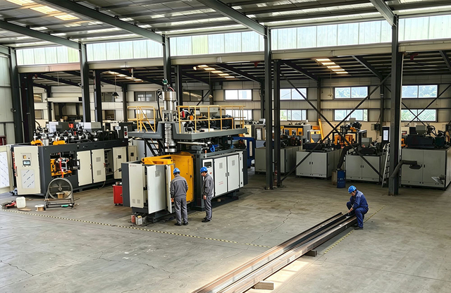 large-volume-blow-molding-machine